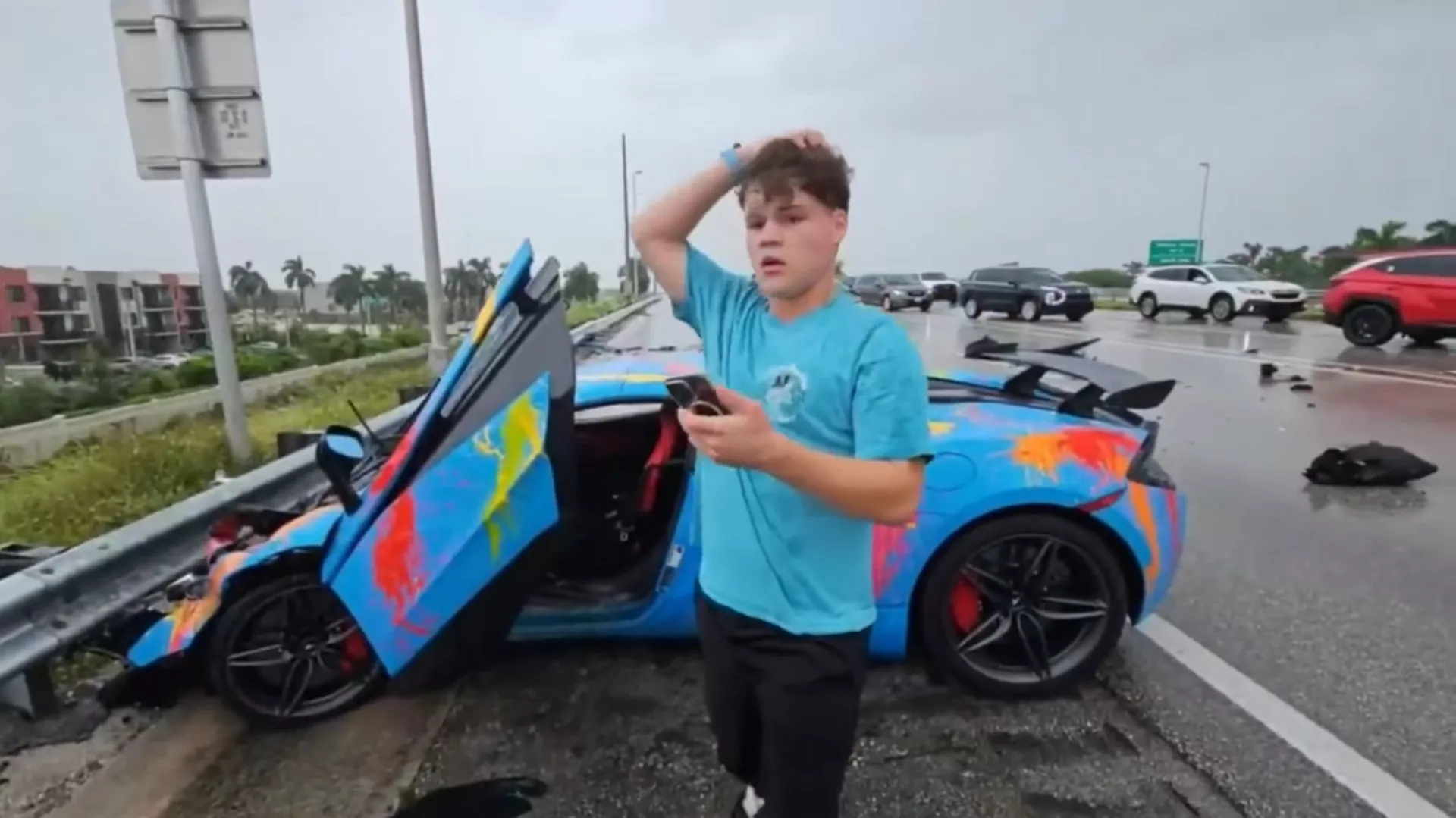 YouTuber canlı yayım zamanı McLaren 570S-i qəzaya uğratdı və bu, göründüyü qədər ehtiyatsızlıqdır 