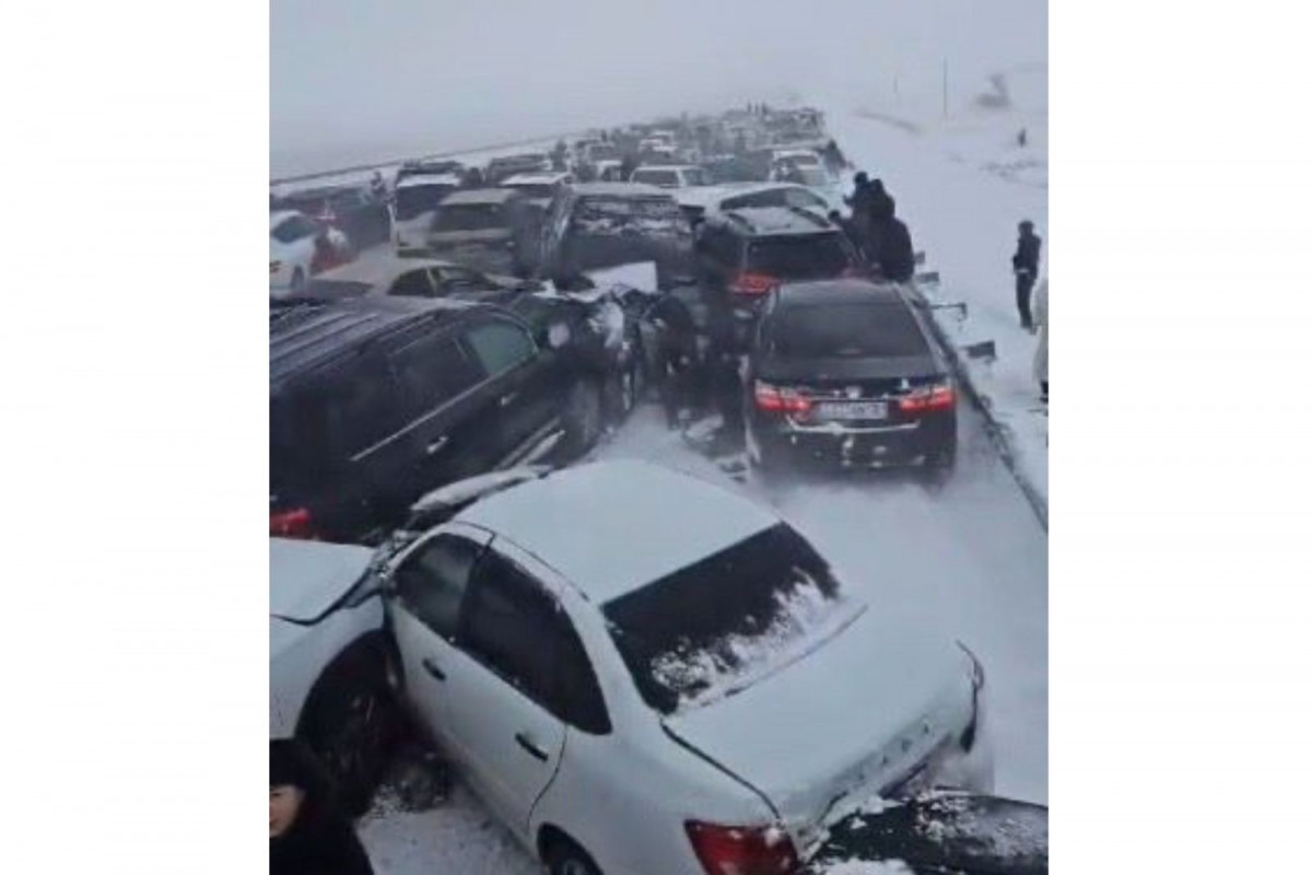 Qazaxıstanda 95 avtomobilin toqquşması nəticəsində böyük yol qəzası baş verib 