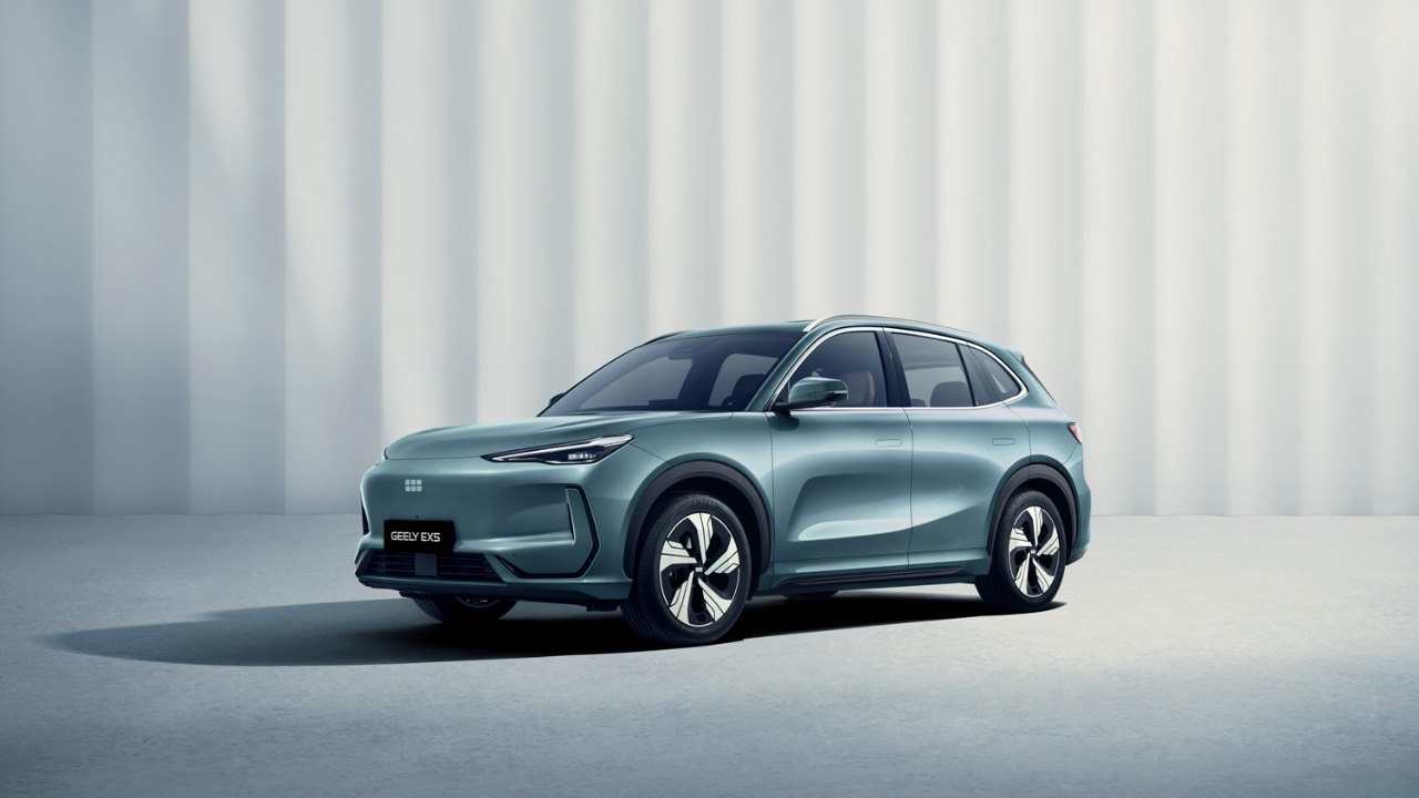 Geely-nin Dünya üçün ilk elektrik krossoveri 