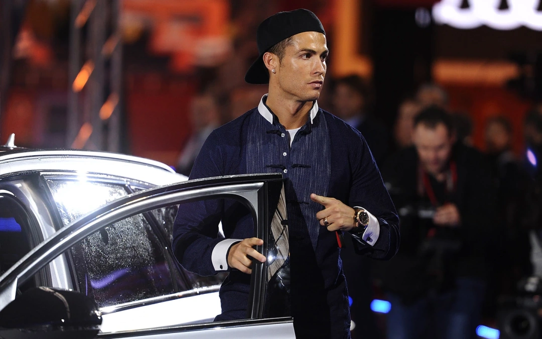 Ronaldonun 40 yaşı var. Məşhur futbolçu hansı avtomobilləri sürməyi xoşlayır? 