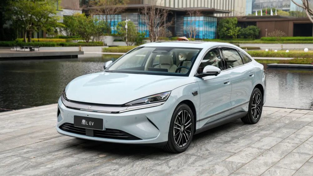 BYD elektrik Qin L-ni təqdim etdi 