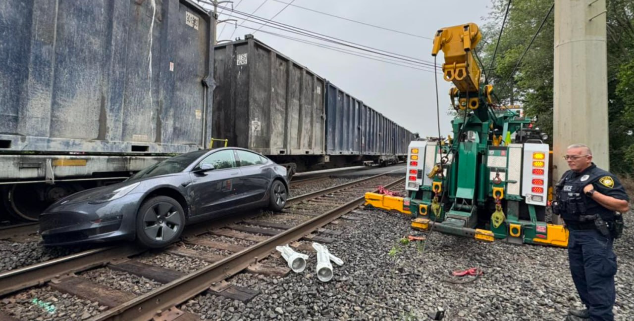 TESLA yenidən sürücünü öldürməyə çalışır — yoxsa yox?... 