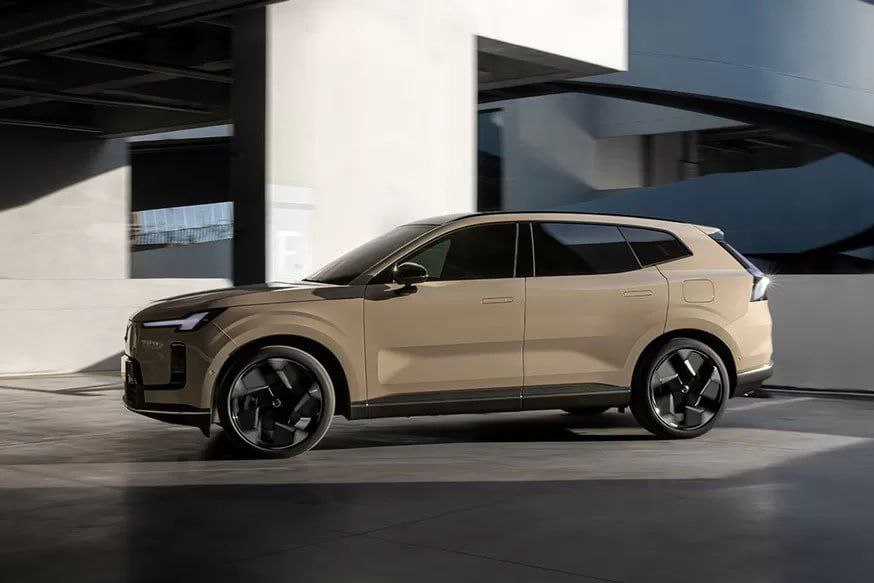 Volvo XC70 yenidən qayıdır — bu dəfə elektriklə doldurulan hibrid kimi 
